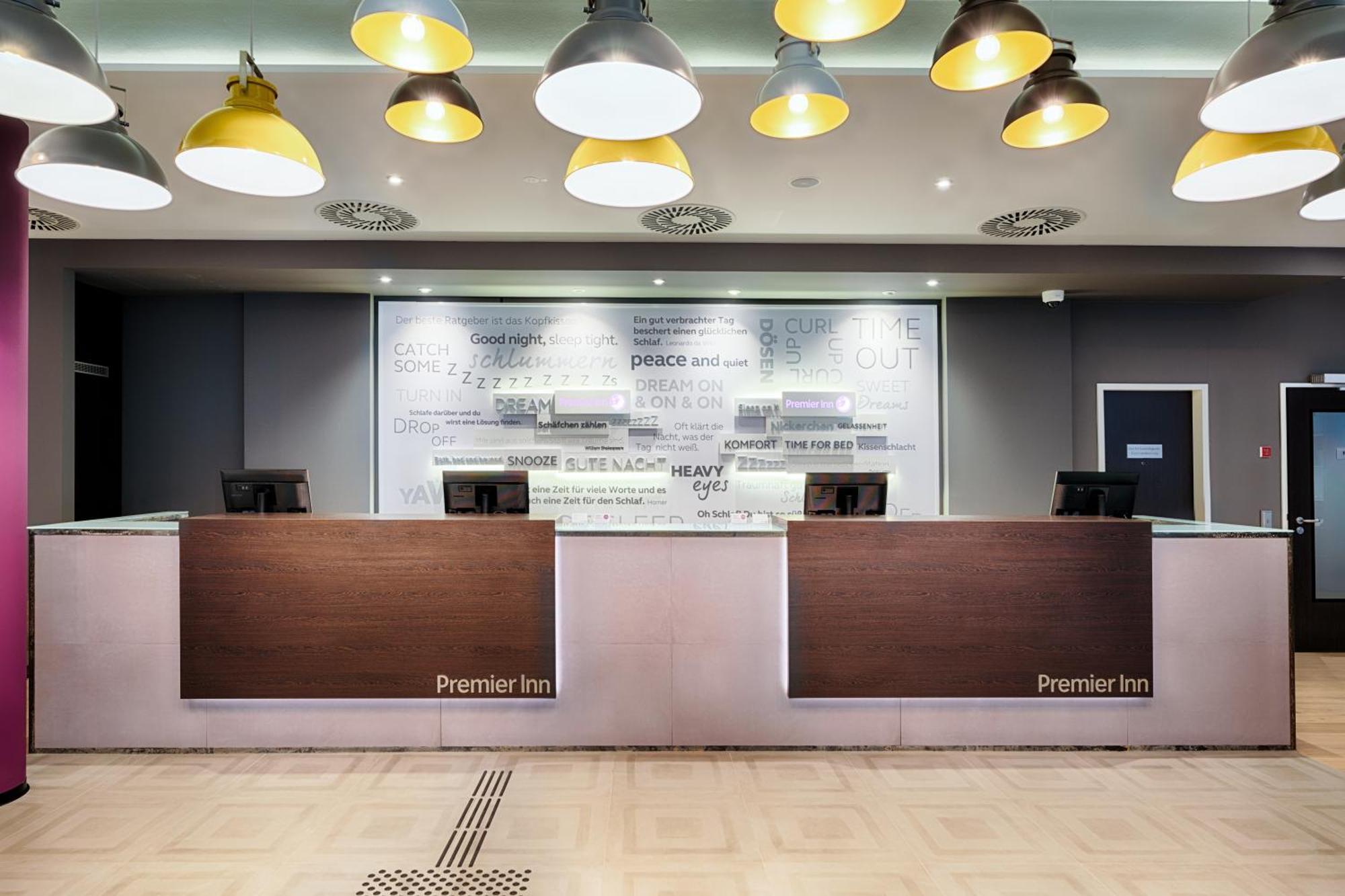 Premier Inn Duesseldorf City Friedrichstadt Екстериор снимка
